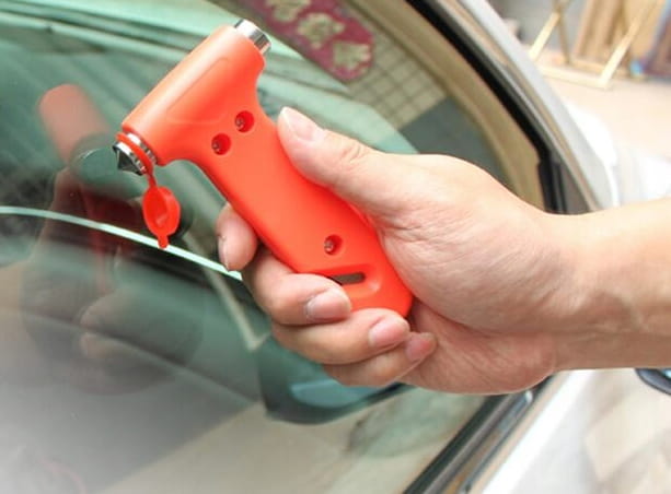 Brumm nóż życia - awaryjne narzędzie do przecinania pasów i wybijania szyb samochodowych